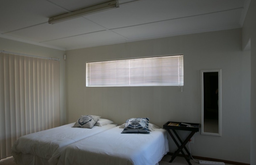 8 Bedroom Property for Sale in Middedorp Western Cape